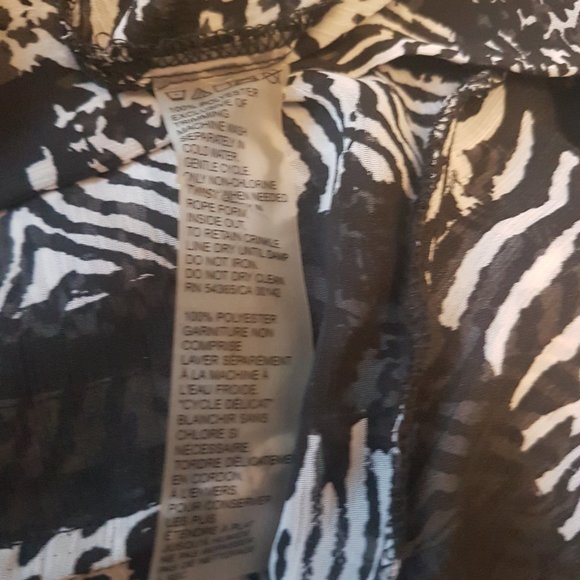 Black and White Blouse - Picture 9 of 10